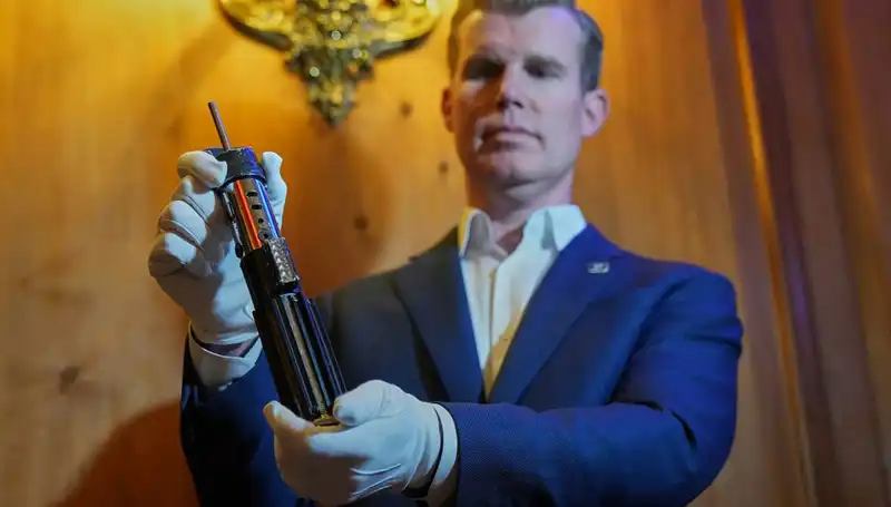 Darth Vader’ın Efsanevi Işın Kılıcı, 3.65 Milyon Dolara Satıldı!