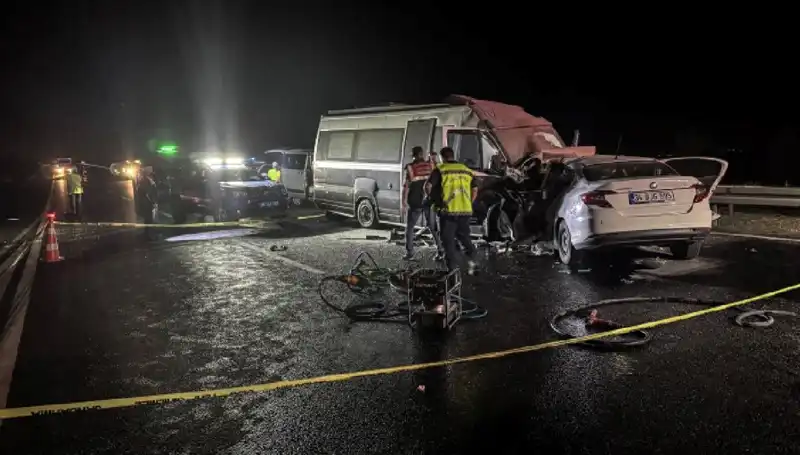 Ters Yönde Seyreden Minibüs Kazası: 1 Ölü, 1 Yaralı