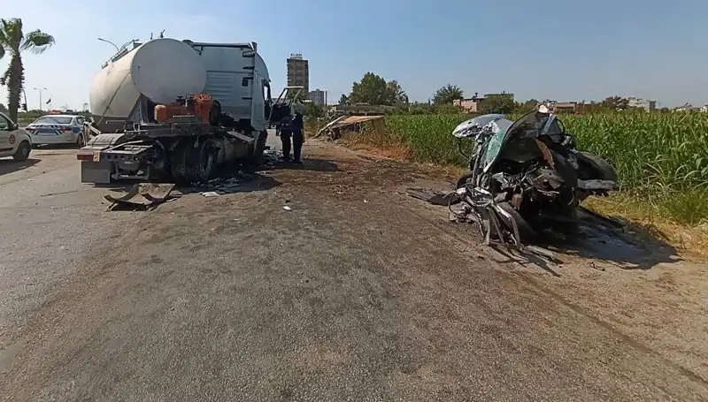 Adana'da Feci Kaza: Otomobil ve Kamyon Tankere Çarptı, Can Kaybı Var!