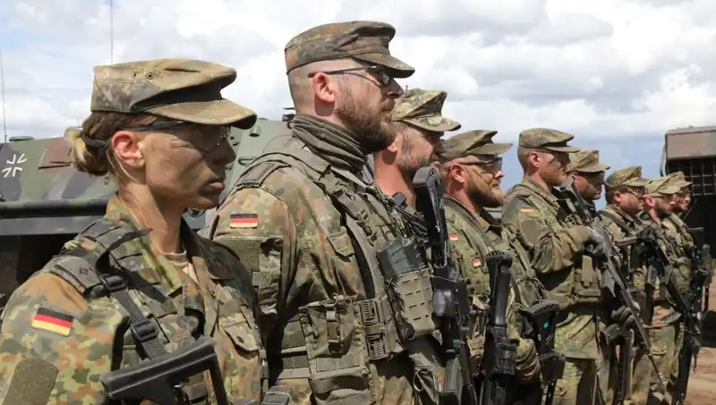 Almanya'nın Stratejik Kararı: Rusya Sınırına Asker Gönderme İhtiyacı