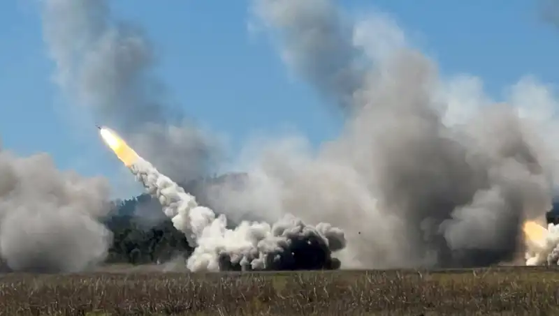 Avustralya'nın Askeri Taktiklerinde Yenilik: HIMARS Atışı Gerçekleştirildi