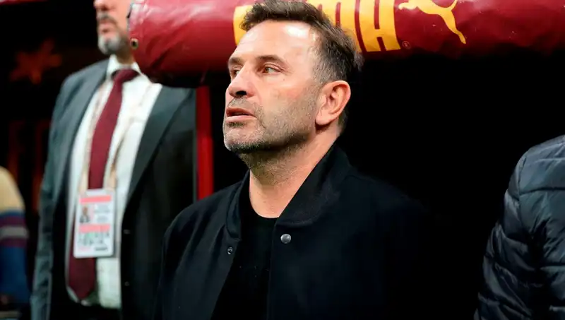 Galatasaray'da Okan Buruk, Kadroda Tek Değişiklik Yaparak Şaşırttı