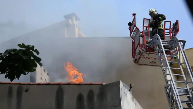 Çanakkale'de 4 Katlı Bina Alev Alev: Yangın Gözleri Yaşarttı