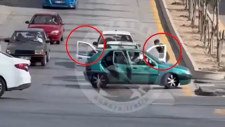 Trafikte Bıçak ve Kılıçlarla Saldıranlara Gözaltı: Olayın Perde Arkası
