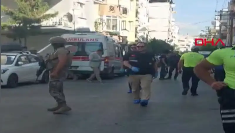 İzmir'de Karakola Silahlı Saldırı: İki Polis Şehit, Bir Yaralı